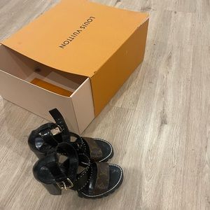 Sandals size 8.5 authentic Louis Vuitton lightly worn